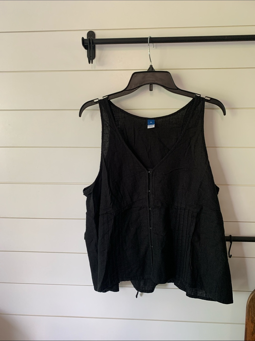 Old Navy Black Sleeveless V-Neck Button Tank